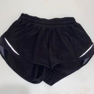 Lululemon Hotty Hot Short 2.5 Size 2 Black